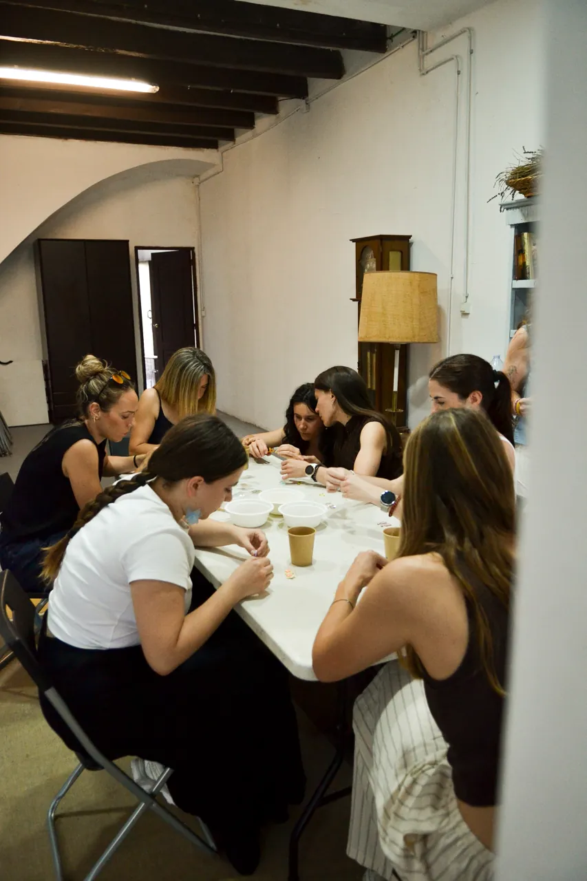 Proceso creativo en un taller artesanal